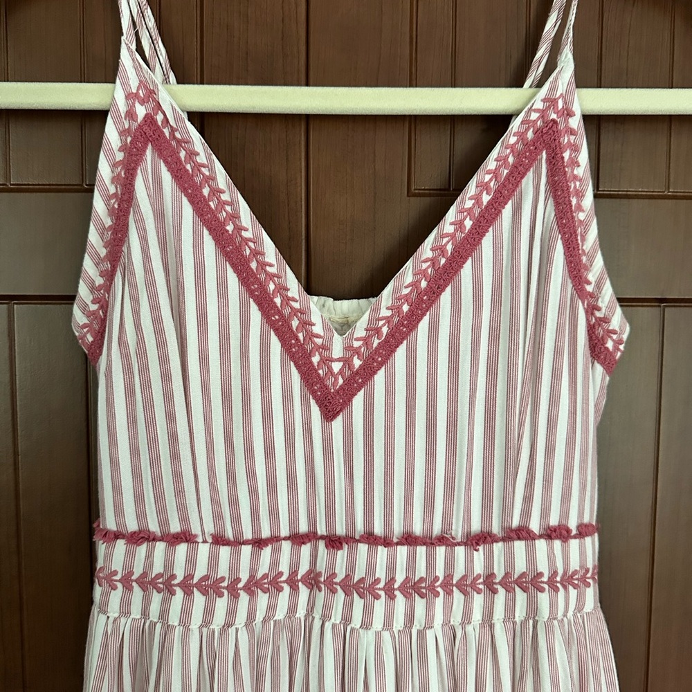 Elegant Pink and White Striped Maxi Dress - Picture 3 of 12